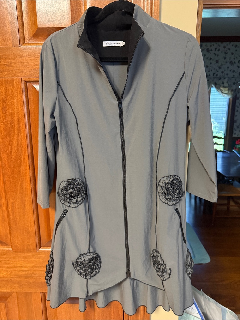 Light Gray 3/4 Sleeve Zip-Front Jacket with Floral Appliqué